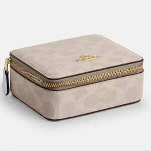 COACH Jewelry Box ~ NWOT ~ Ziparound Travel Jewel Box in Cream & Gold